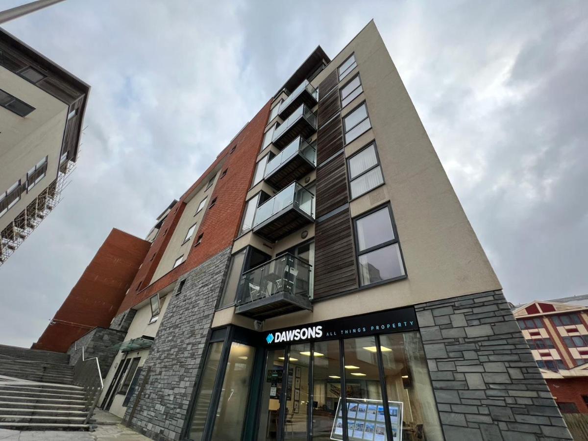 Two Bedroom Luxury Apt With Film Style Swansea Exterior foto